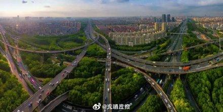 光明网■中秋假日道路客运量约1.49亿人次