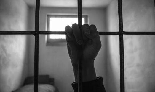 [光明网]女囚犯成功越狱，囚衣未脱第一时间去做Spa