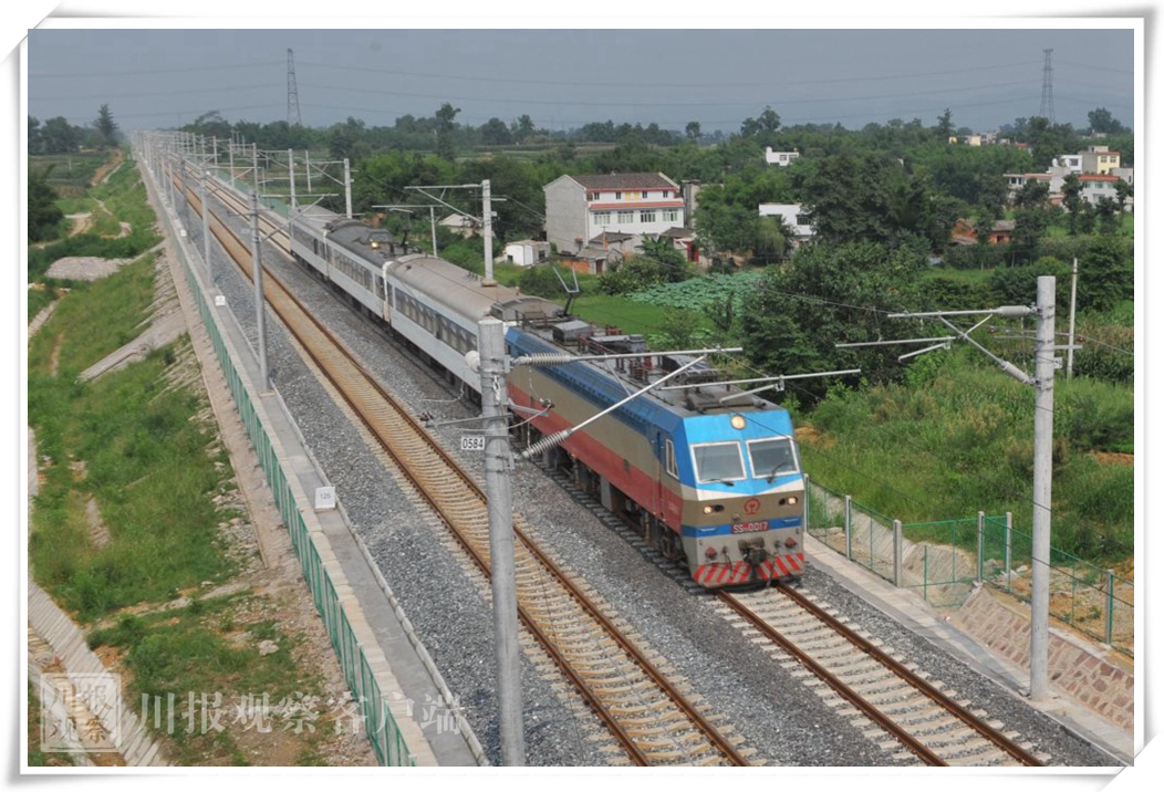 2006年>>> 无砟轨道遂渝铁路建成通车,设计时速160公里,并预留复线