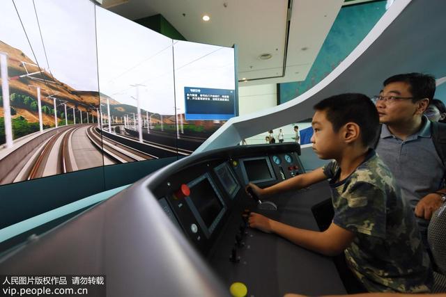 「人民网」全国科普日启动 孩子与科学零距离接触