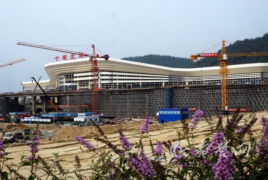 湖北日报访高铁十堰北站,武当山西站:站房造型寓意深刻