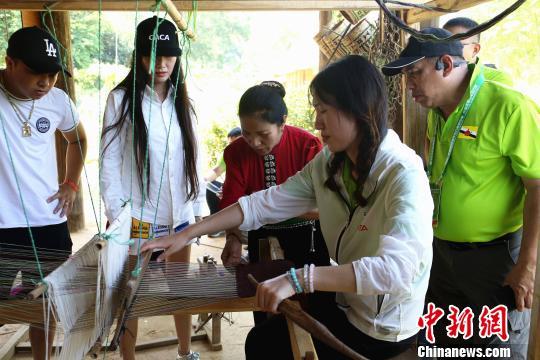 中国新闻网@中国—东盟国际汽车拉力赛河内场地赛混搭越南民族风情