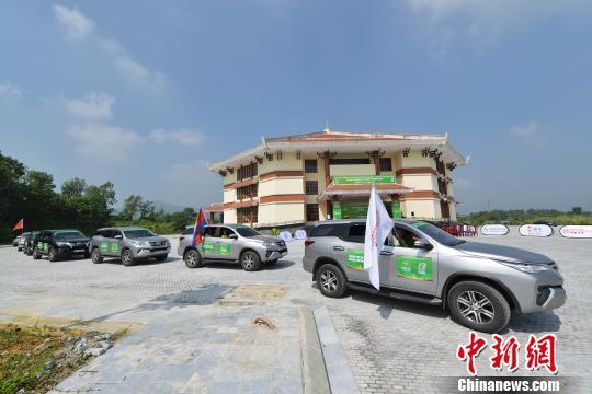中国新闻网@中国—东盟国际汽车拉力赛河内场地赛混搭越南民族风情