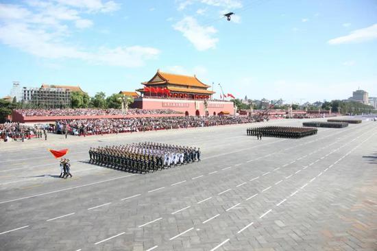 「新华国际」他曾见证中国重返联合国 十年前观礼中国阅兵式