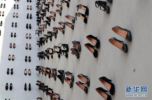 「新华网」伊斯坦布尔“高跟鞋墙”呼吁保护妇女权益