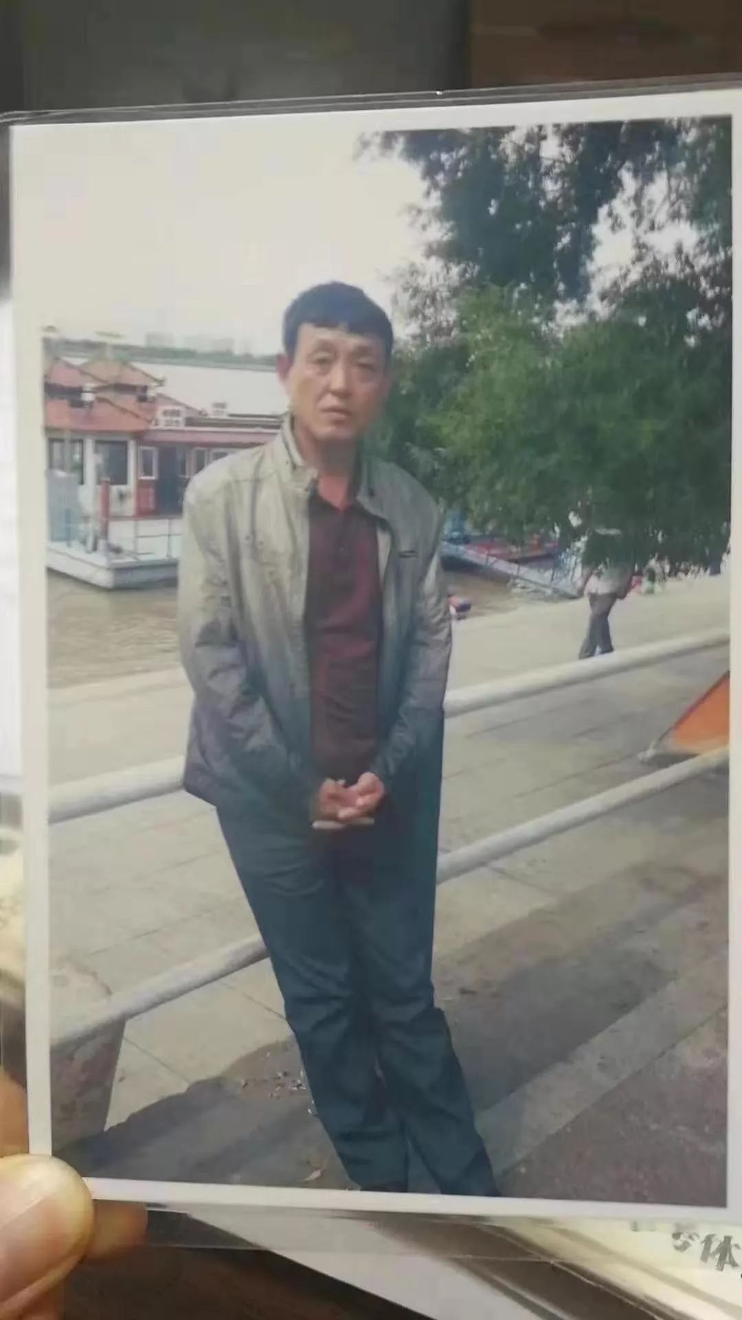 中国警察网@此人涉重大刑事案件，如有线索请立即报警！