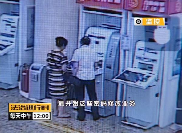 光明网■北京：祖孙三代一起到银行给骗子汇款，还好被银行员工拦截了