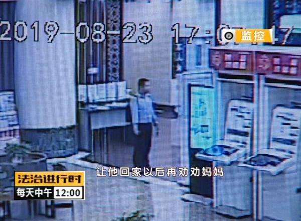 光明网■北京：祖孙三代一起到银行给骗子汇款，还好被银行员工拦截了