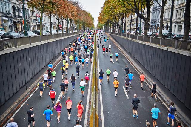【每日经济新闻】半个月内再发重磅文件！支持中小学体育场地向社会开放 体育企业可享受相关财税优惠