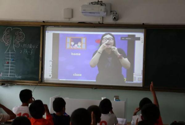 光明网：学校生活太闷？小球员接触新鲜事物的几种方法