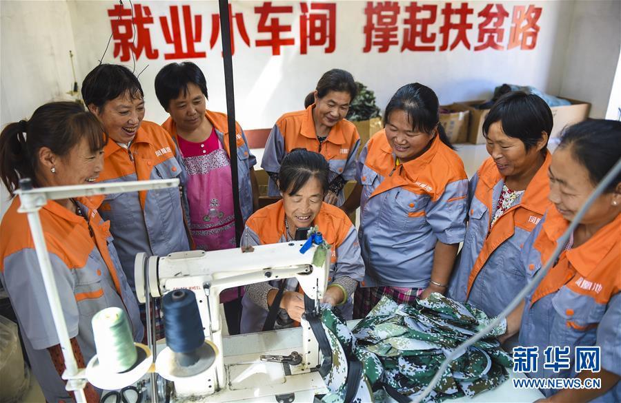 车间,电商扶贫覆盖面,推进特色种养殖,家庭手工业等多种形式产业扶贫