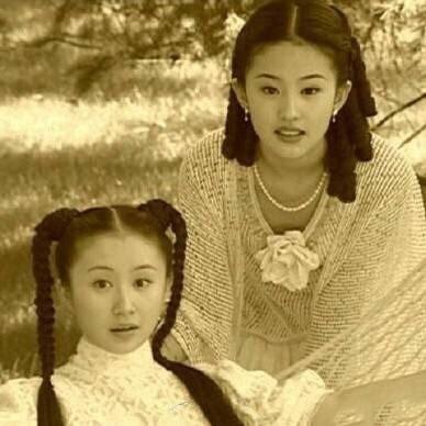 「中国青年网」偶遇刘亦菲舒畅逛街 八妹秀珠神仙友情令人称羡