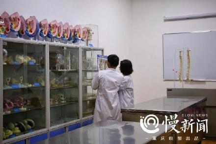「光明网」母子高校做同学，妈妈说“我不是陪读，我也有梦想”