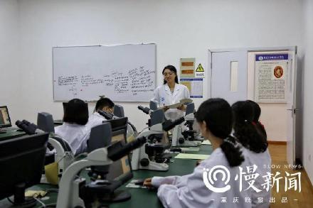 「光明网」母子高校做同学，妈妈说“我不是陪读，我也有梦想”