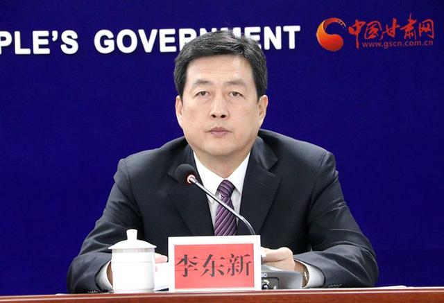 新区党工委副书记,管委会主任李东新作情况介绍
