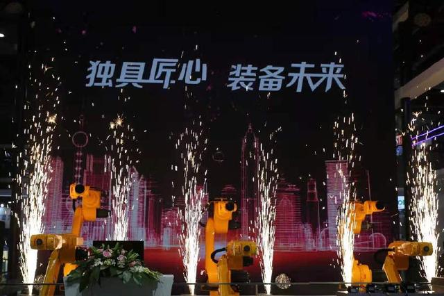 [新华网]格力机器人新品亮相第21届工博会