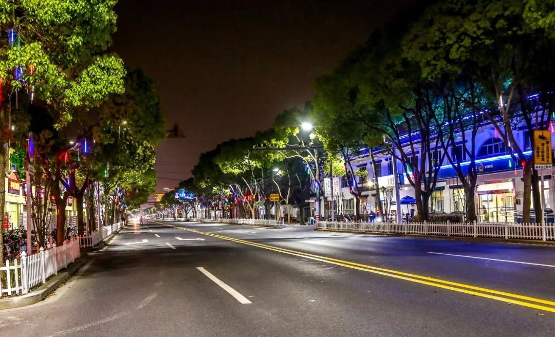 越夜越美丽松江这个街道的夜景有点酷炫