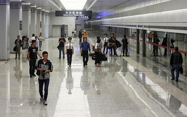 新京报：抢“鲜”体验京雄城际 西站至大兴机场仅需28分钟