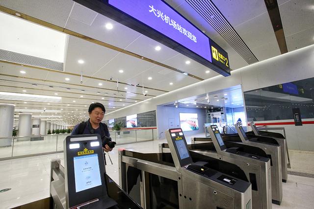 新京报：抢“鲜”体验京雄城际 西站至大兴机场仅需28分钟