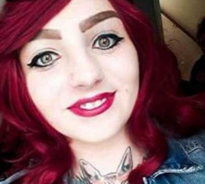 「光明网」23岁女子大腿被卡在秋千里长达一个多小时，丈夫在一旁哈哈大笑