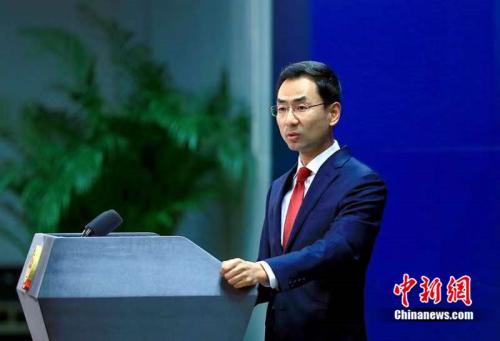 中国新闻网：中方证实美联邦快递一飞行员被拘：涉嫌走私武器弹药