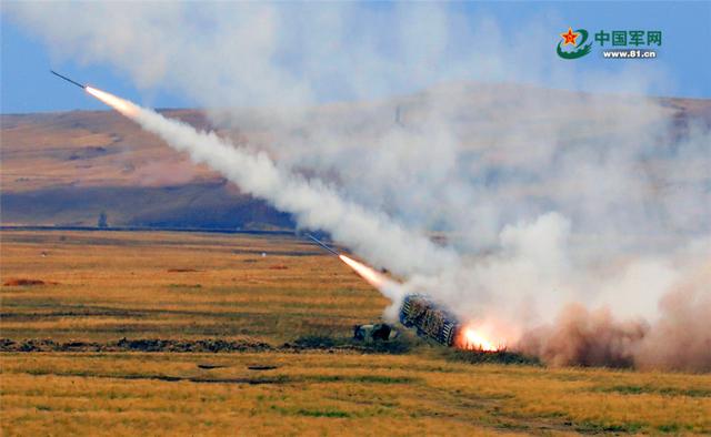 【中国军网】震撼！俄“中部－2019”演习我军参演部队开展实兵行动