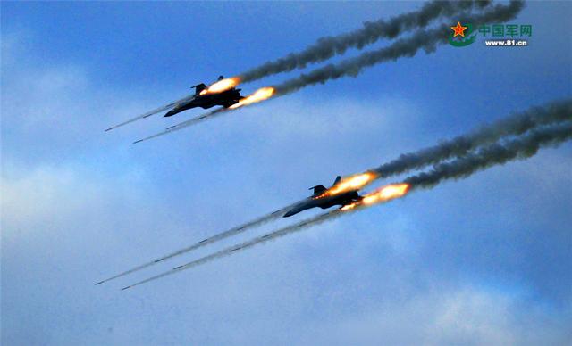 【中国军网】震撼！俄“中部－2019”演习我军参演部队开展实兵行动