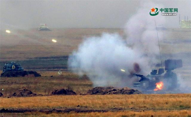 【中国军网】震撼！俄“中部－2019”演习我军参演部队开展实兵行动