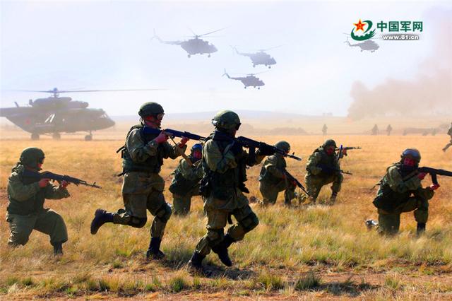 【中国军网】震撼！俄“中部－2019”演习我军参演部队开展实兵行动