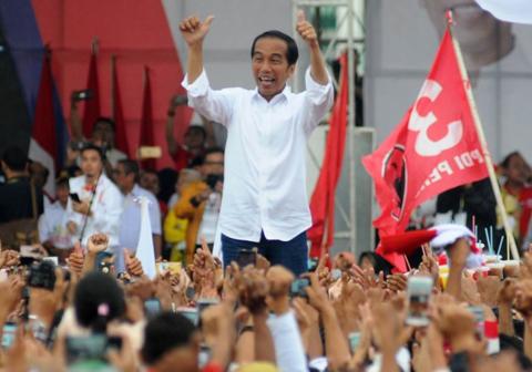 「海外网」印尼拟“罪名化”婚前性行为 引发争议总统喊停