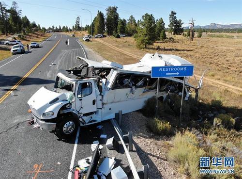 「中国侨网」美国大巴车祸致多人伤亡 游客来自上海一旅行团