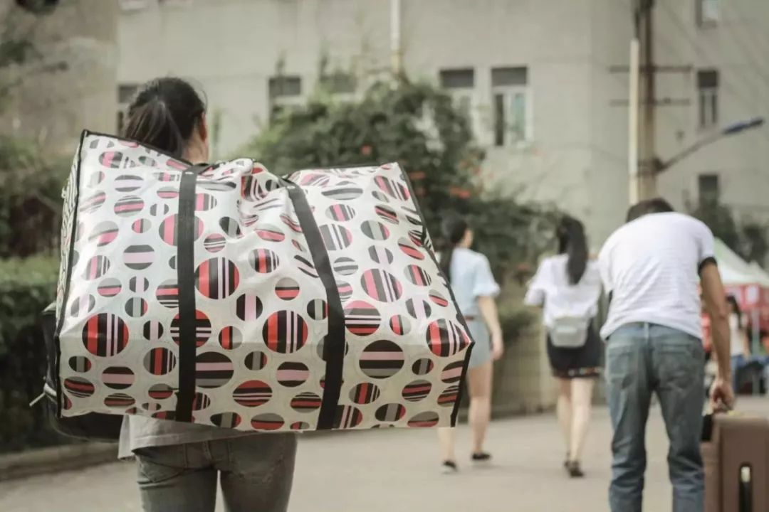 #共青团中央#青听丨“你是从开学第几天开始想家的？”