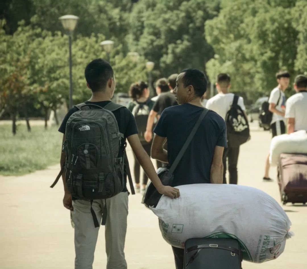 #共青团中央#青听丨“你是从开学第几天开始想家的？”