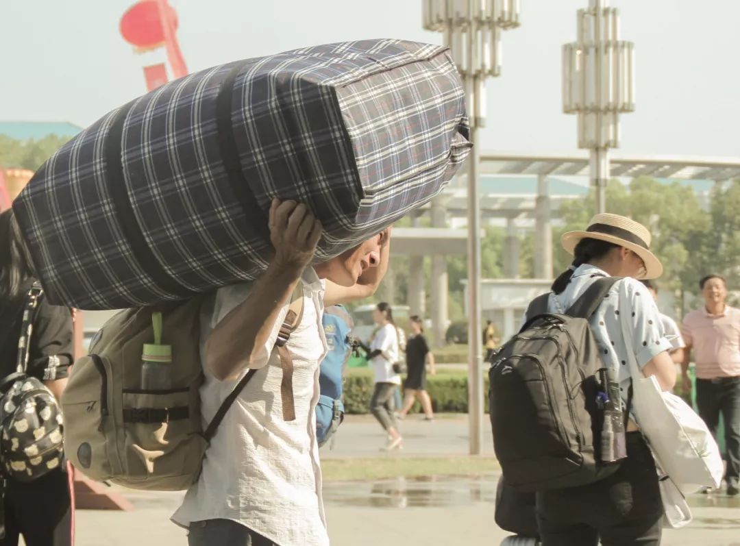 #共青团中央#青听丨“你是从开学第几天开始想家的？”