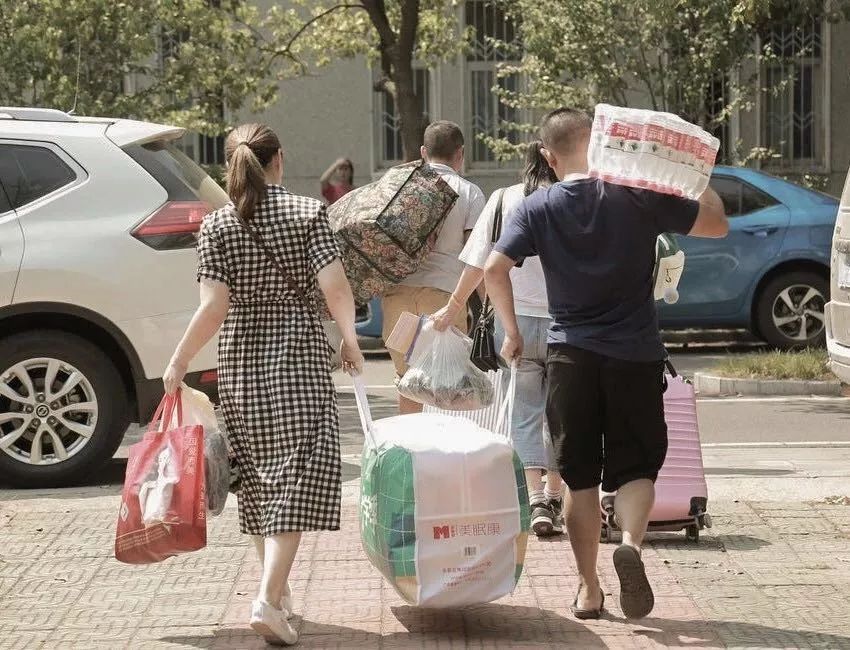 #共青团中央#青听丨“你是从开学第几天开始想家的？”