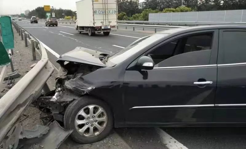 #北京日报#北京交警寻急！这场车祸的目击者，你在哪里？