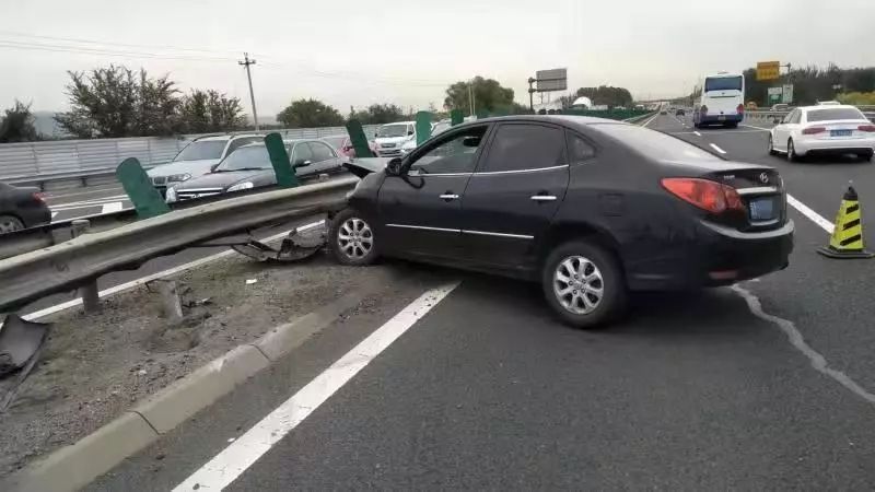 #北京日报#北京交警寻急！这场车祸的目击者，你在哪里？