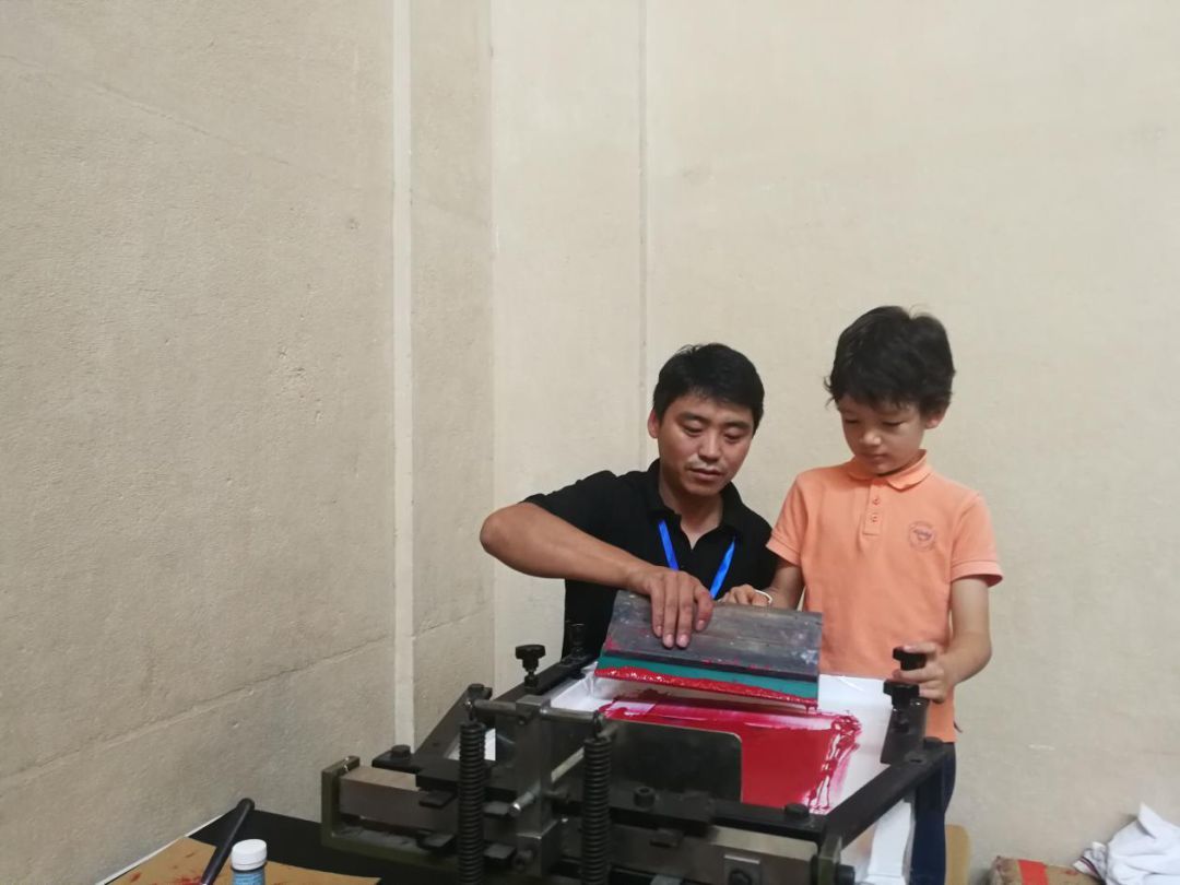 「经济日报」最近，法国掀起了汉语热潮→