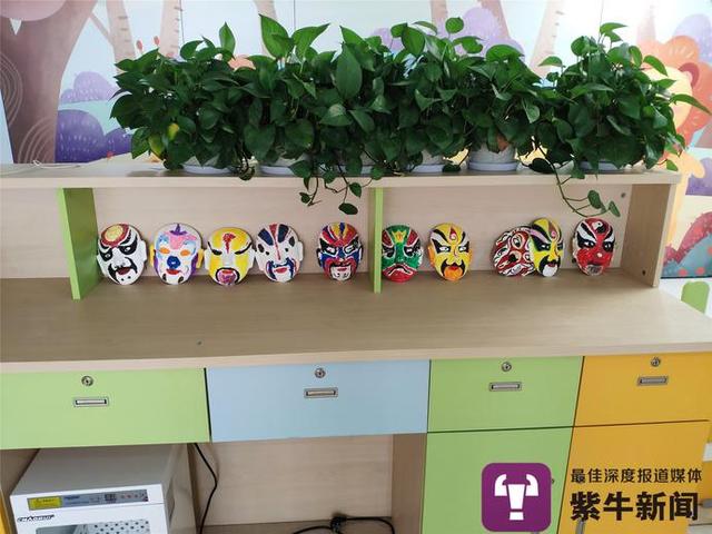 #上观新闻#女老师剃光头为白血病儿筹款，徐峥点赞“闪光侠”