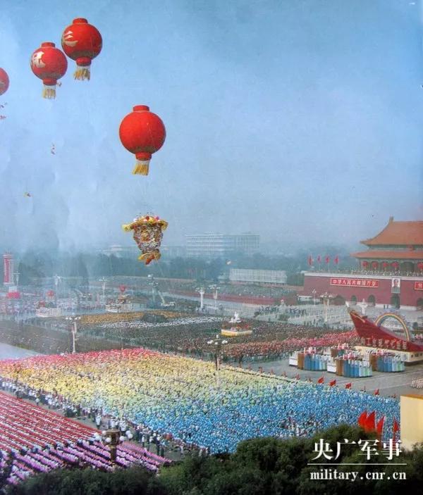 阅兵档案1984年国庆阅兵中国战略导弹第一次揭开神秘面纱