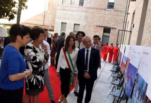 「中国新闻网」意大利里米尼市举办庆祝新中国成立70周年图片展