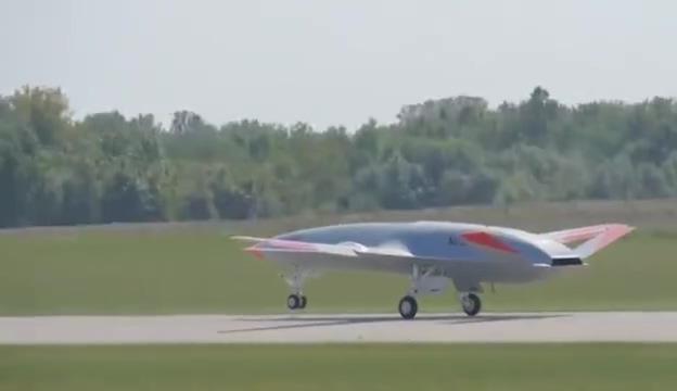 [环球网]美军最新MQ25无人加油机首飞成功未来部署航母