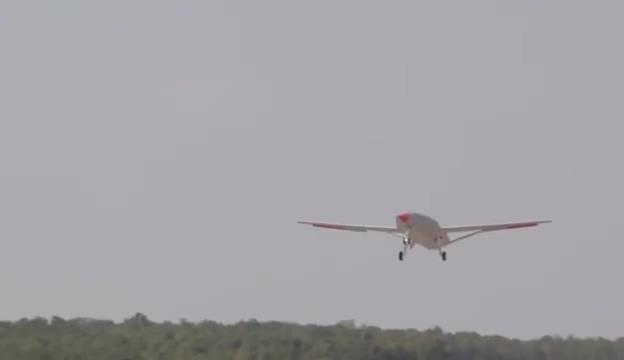 [环球网]美军最新MQ25无人加油机首飞成功未来部署航母