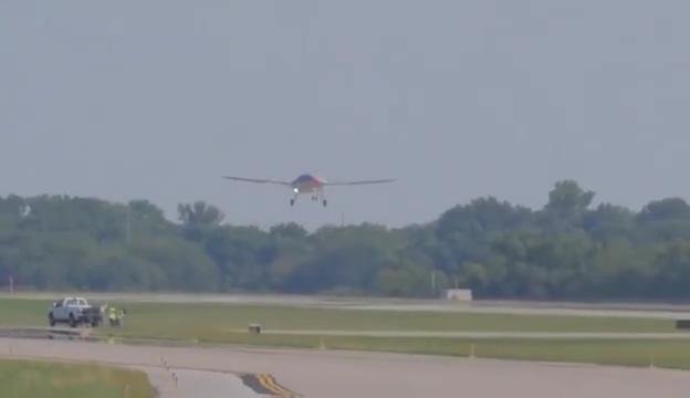 [环球网]美军最新MQ25无人加油机首飞成功未来部署航母