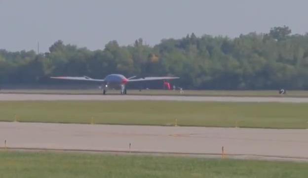 [环球网]美军最新MQ25无人加油机首飞成功未来部署航母