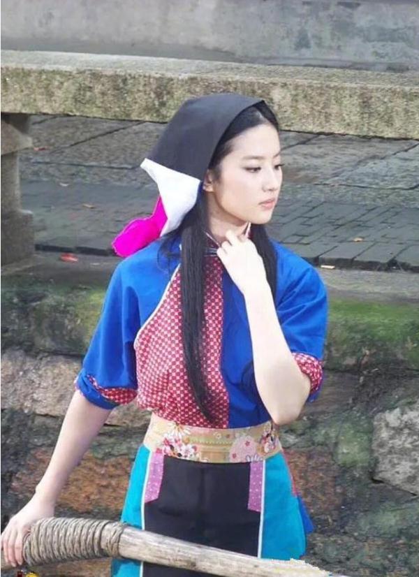 「光明网」谁说刘亦菲气质太仙演不了村姑？当定妆照曝光后，网友：最美村姑