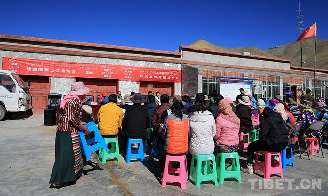 北京,湖北建藏援藏工作者协会在西藏那曲双湖发放高原捡拾车