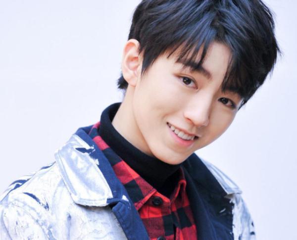 光明网■王俊凯生日，易烊千玺王源零点送祝福，谁注意两人称呼上的区别？