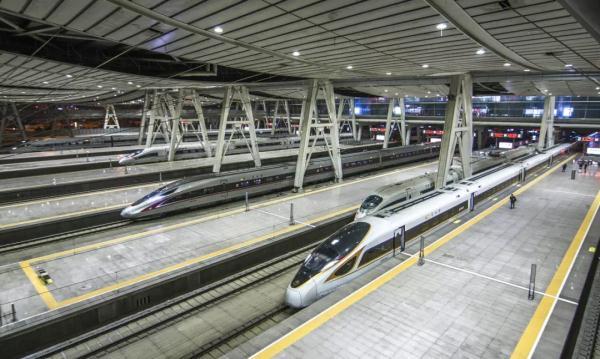 【光明网】为什么火车很少提前到站？非要乘客等