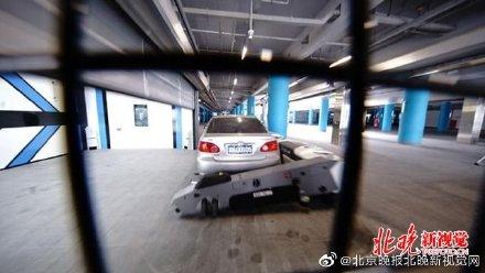 #光明网#北京大兴机场停车用上机器人，2分钟搞定